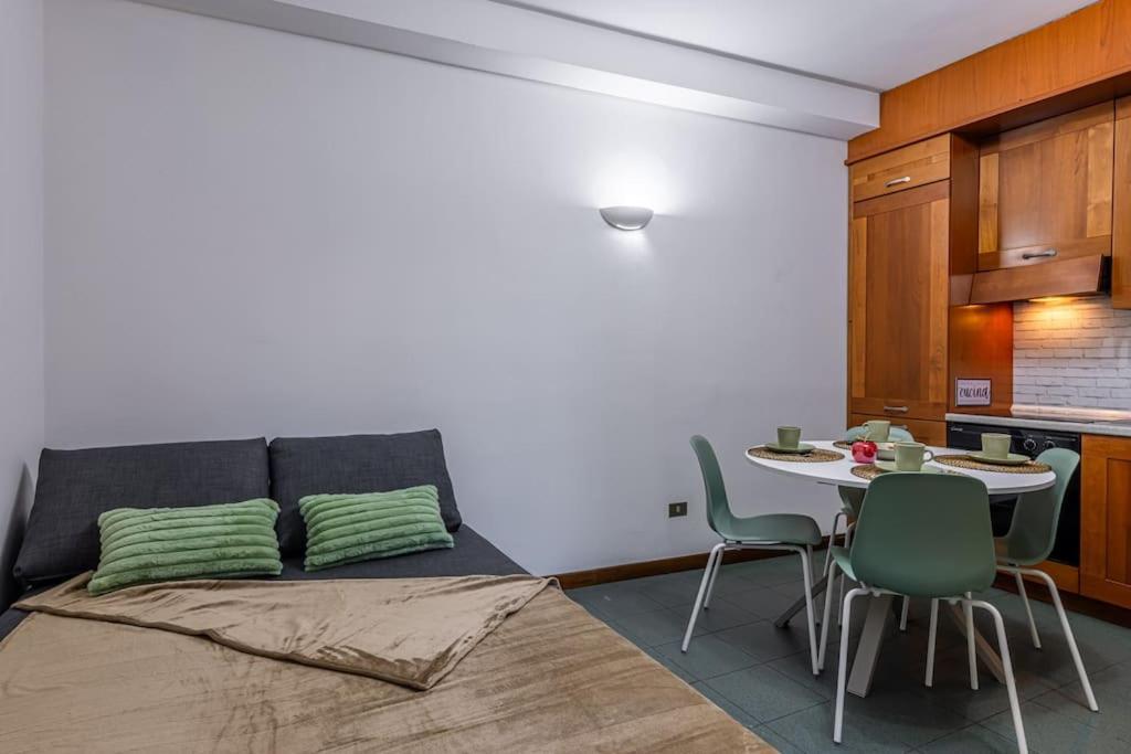 Апартаменти Close To Duomo Lovely City Center Flat Мілан Екстер'єр фото