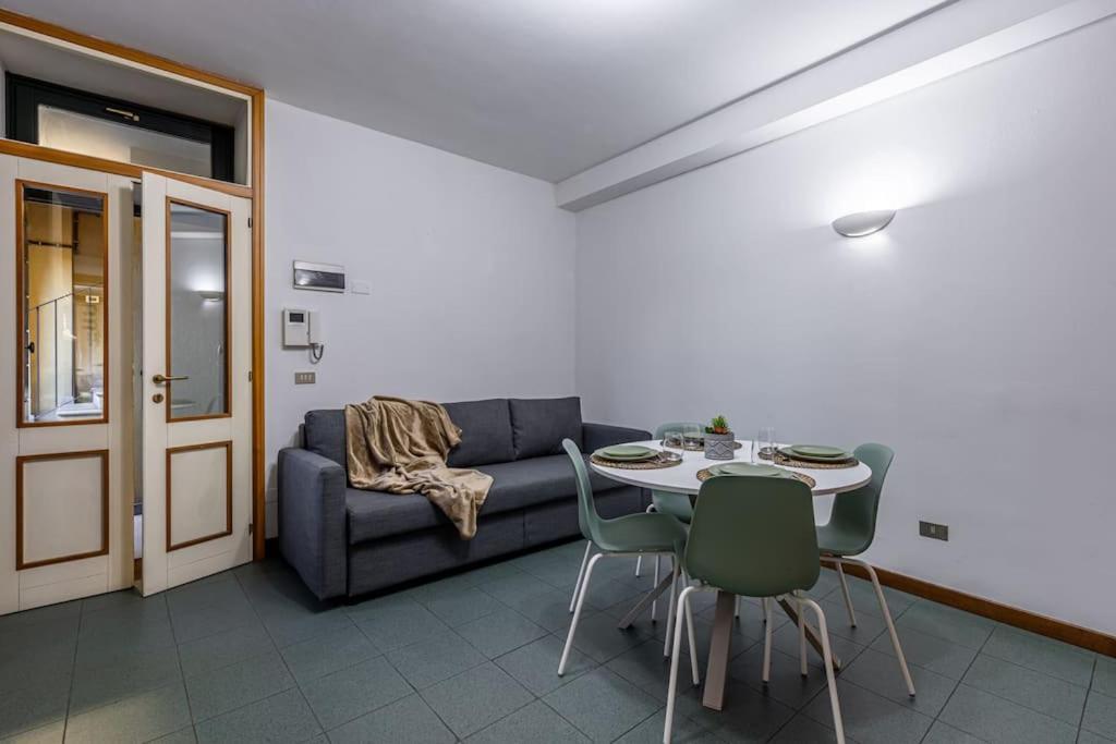 Апартаменти Close To Duomo Lovely City Center Flat Мілан Екстер'єр фото