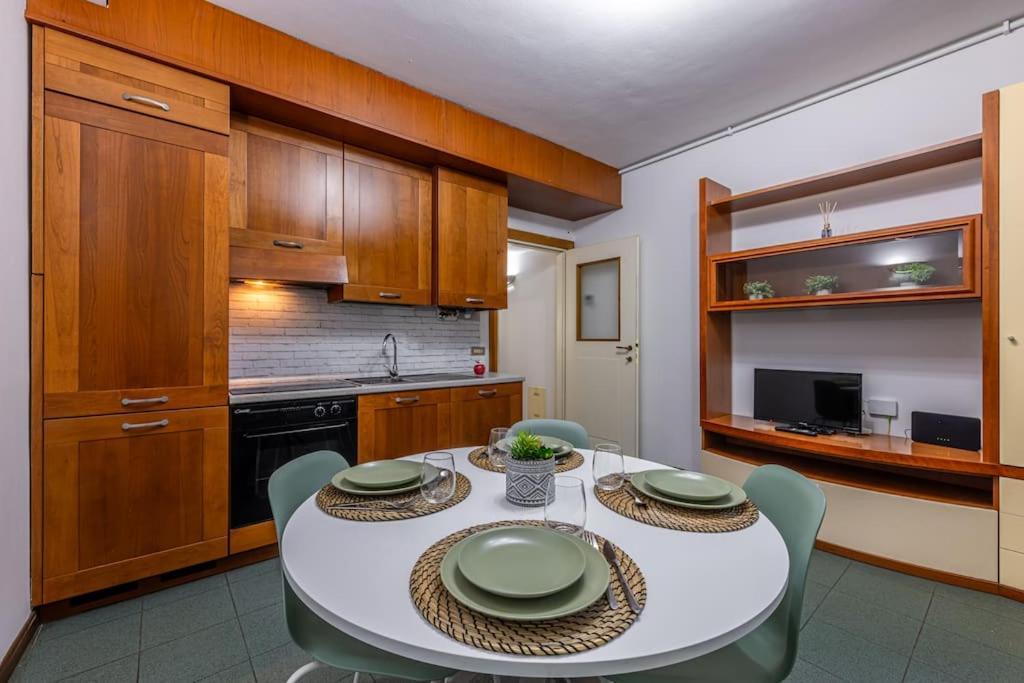 Апартаменти Close To Duomo Lovely City Center Flat Мілан Екстер'єр фото
